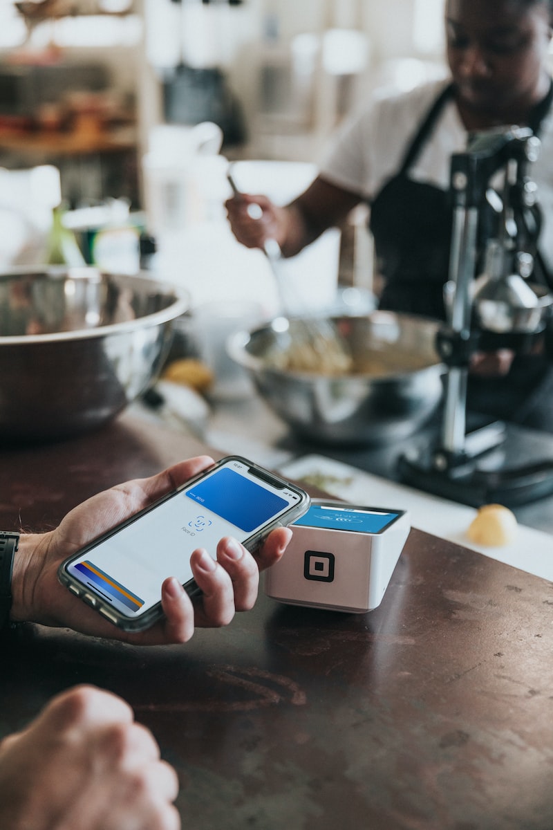 Deux Belges sur trois préfèrent passer commande par voie numérique plutôt qu’attendre le serveur